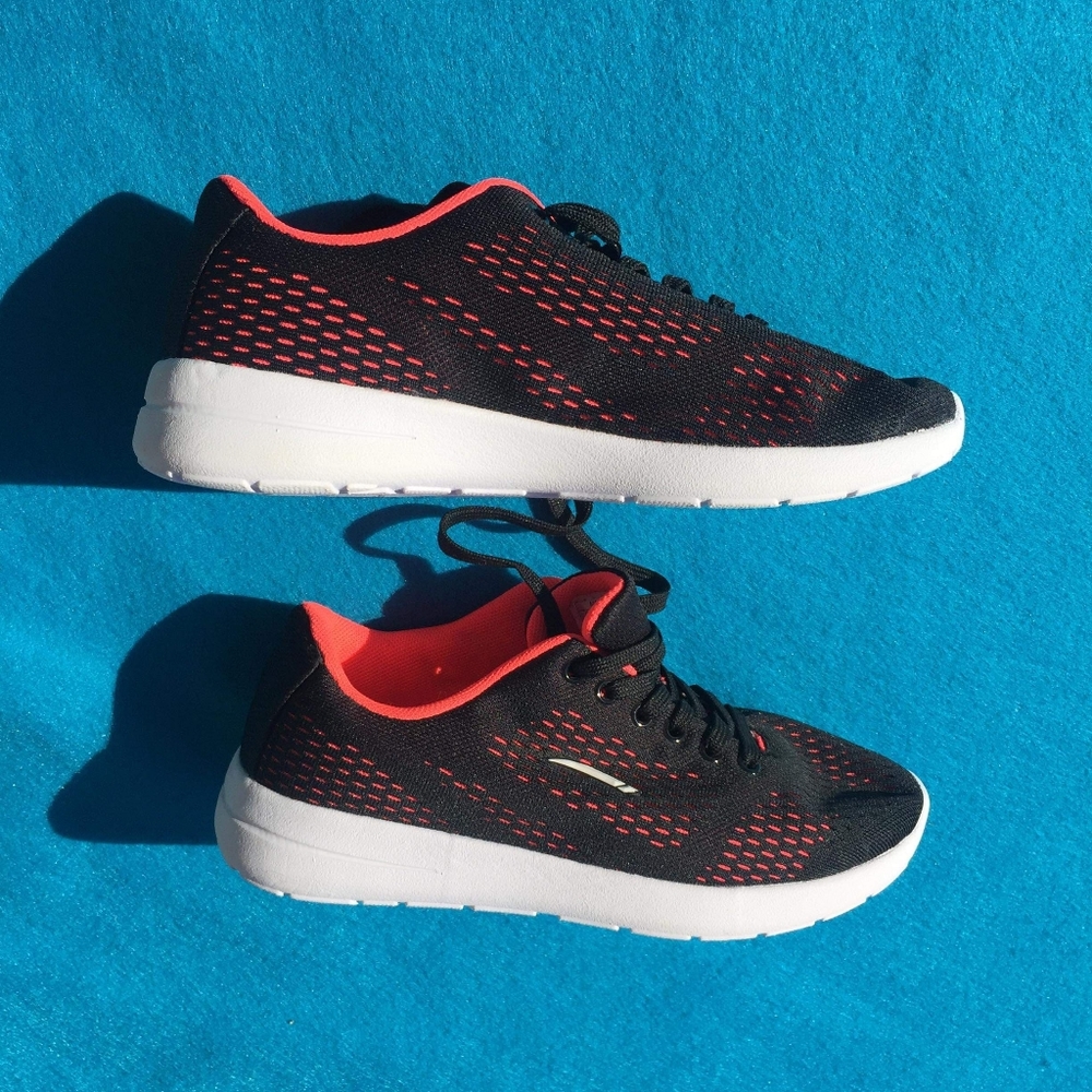 L.A. Gear running shoes